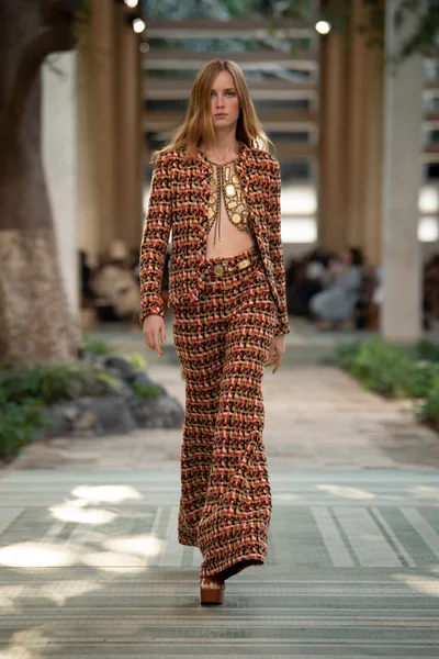 Look 2
